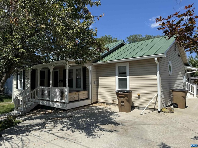 1109 Myrtle St in Charlottesville, VA - Foto de edificio - Building Photo