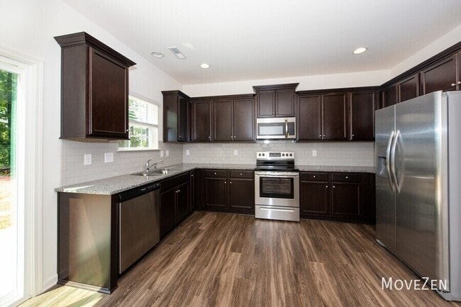 82 E Painted Way in Clayton, NC - Building Photo - Building Photo
