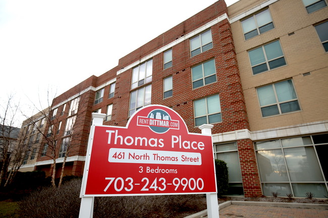 Thomas Place in Arlington, VA - Foto de edificio - Building Photo