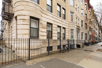 The Bradshaw - 915-919 Saint Johns Place in Brooklyn, NY - Foto de edificio - Building Photo