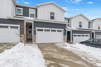 5176 N Marble Fox Way in Lehi, UT - Building Photo - Building Photo