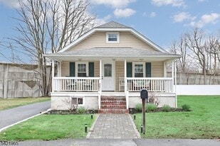 60 Ramapo Ave in Oakland, NJ - Building Photo