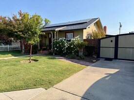 223 Pollasky Ave in Clovis, CA - Building Photo