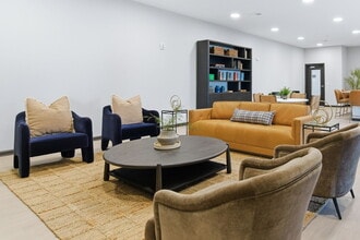 The Prestonian in Louisville, KY - Foto de edificio - Building Photo