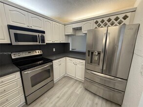 9470 Live Oak Pl in Davie, FL - Building Photo - Building Photo