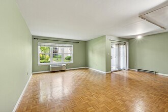 1111 River Rd in Edgewater, NJ - Building Photo - Building Photo