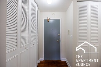 6011 N Winthrop Ave in Chicago, IL - Foto de edificio - Building Photo