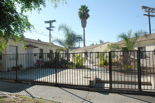 112-116 W Cerritos Ave in Glendale, CA - Building Photo - Building Photo