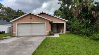 812 S Varr Ave in Rockledge, FL - Building Photo