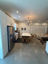 905 W Johanna St in Austin, TX - Building Photo - Building Photo