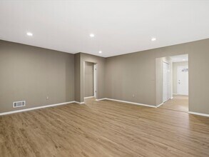 26656 Farmbrook Villa Dr in Southfield, MI - Building Photo - Building Photo