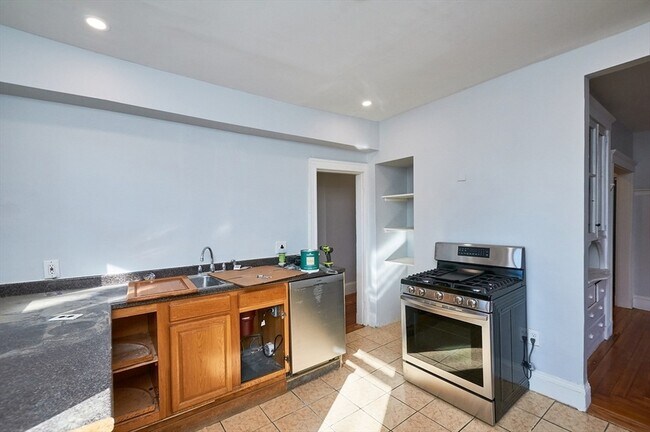 17 Mt Ida Rd, Unit 2 in Boston, MA - Building Photo - Building Photo