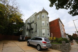 2002 4th St NE in Washington, DC - Building Photo - Building Photo