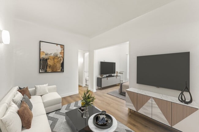 5391 Huntington Dr, Unit Unit 210