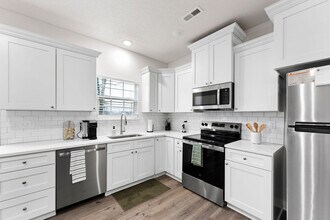 Sandstone Pointe in Bonner Springs, KS - Building Photo - Building Photo