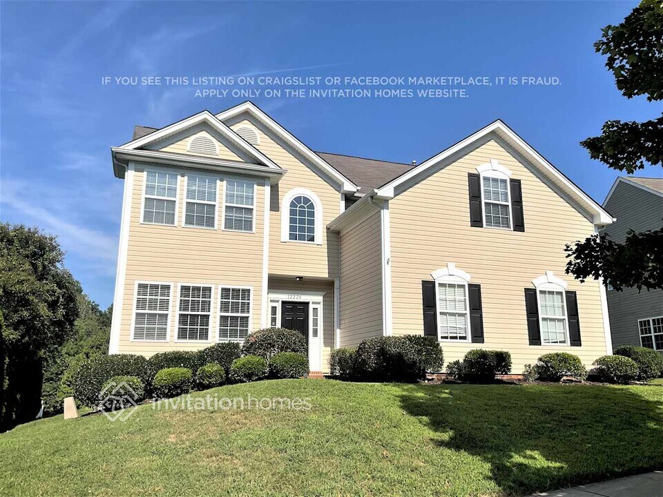12224 Palomar Dr in Huntersville, NC - Foto de edificio