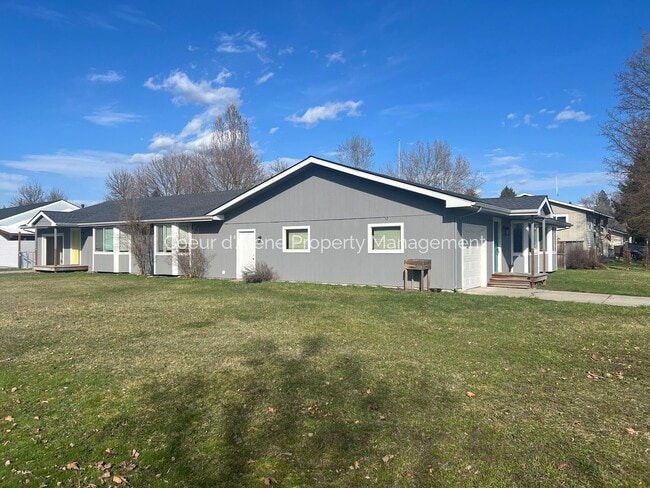 property at 10230 N Hillview Dr
