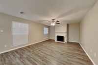 26899 Castlecliff Ln in Kingwood, TX - Foto de edificio - Building Photo