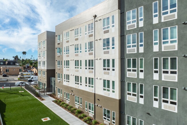 Naranja Apartments in San Diego, CA - Building Photo - Building Photo