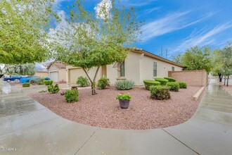 8143 West Riverside Avenue in Phoenix, AZ - Foto de edificio - Building Photo