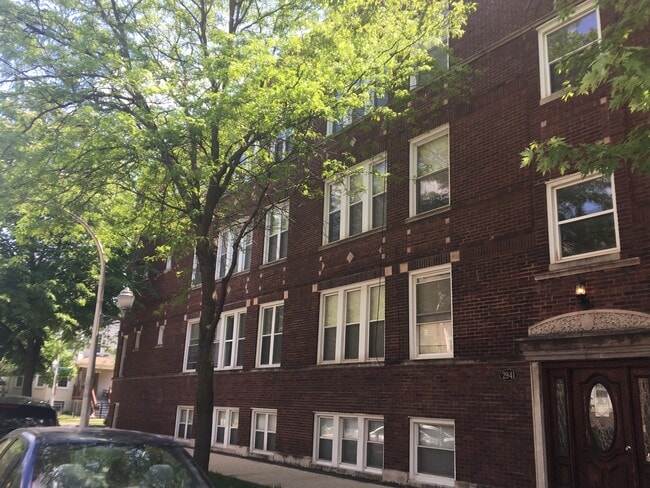 property at 2941 W Belle Plaine Ave