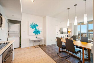 2602 E Hallandale Beach Blvd in Hallandale Beach, FL - Foto de edificio - Building Photo