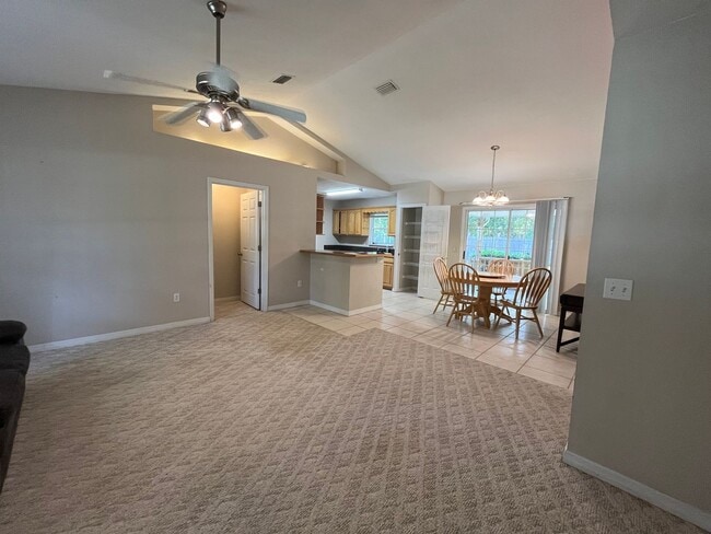 625 SW Beth Dr in Lake City, FL - Building Photo - Building Photo