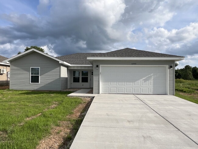 property at 1290 Evergreen Ave