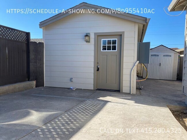 1301 Darwin St in Seaside, CA - Building Photo - Building Photo