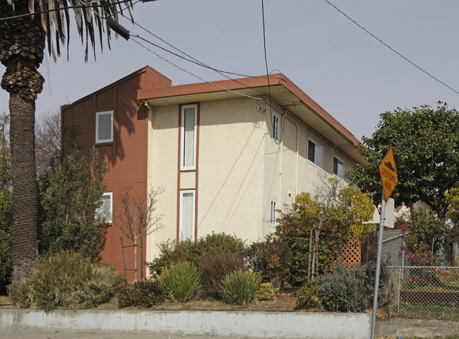 2246 E 19th St in Oakland, CA - Foto de edificio - Building Photo