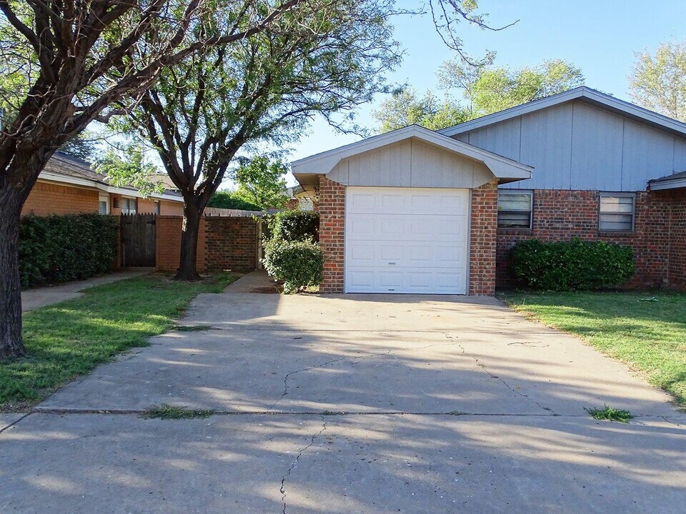 6109 38th St in Lubbock, TX - Building Photo