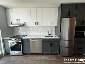 80 Rugg Rd in Boston, MA - Foto de edificio - Building Photo