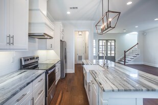 Wellington Place in Oxford, MS - Building Photo