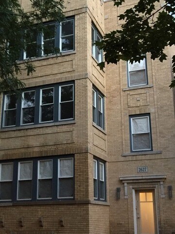 property at 2627 W Leland Ave