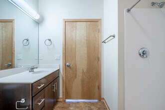 640 West in Madison, WI - Building Photo - Interior Photo