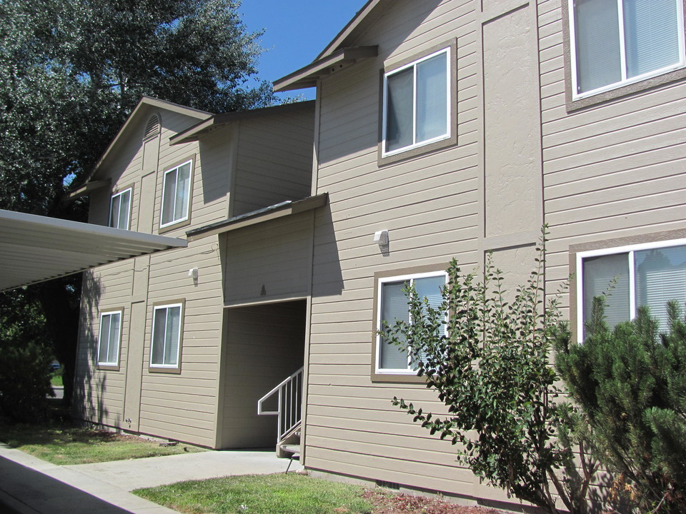 Greens Place in Mountain Home, ID - Building Photo