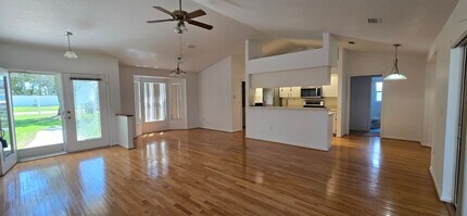 4322 Dewberry St in Spring Hill, FL - Building Photo - Building Photo