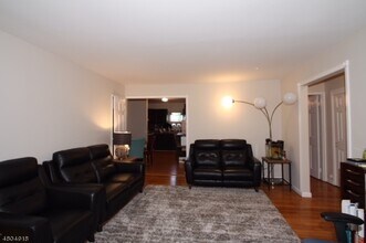 365 Bloomfield Ave-Unit -3A in Verona, NJ - Foto de edificio - Building Photo