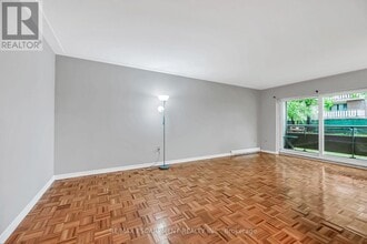 11 Woodman Dr S in Hamilton, ON - Building Photo - Building Photo