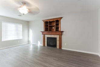 9589 Gatesville Ave in Las Vegas, NV - Building Photo - Building Photo
