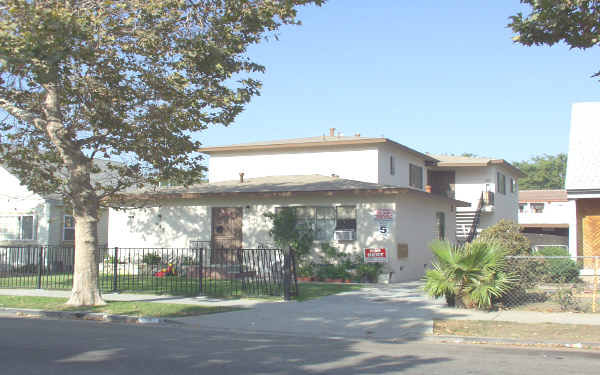 345 N 4th St in Montebello, CA - Building Photo