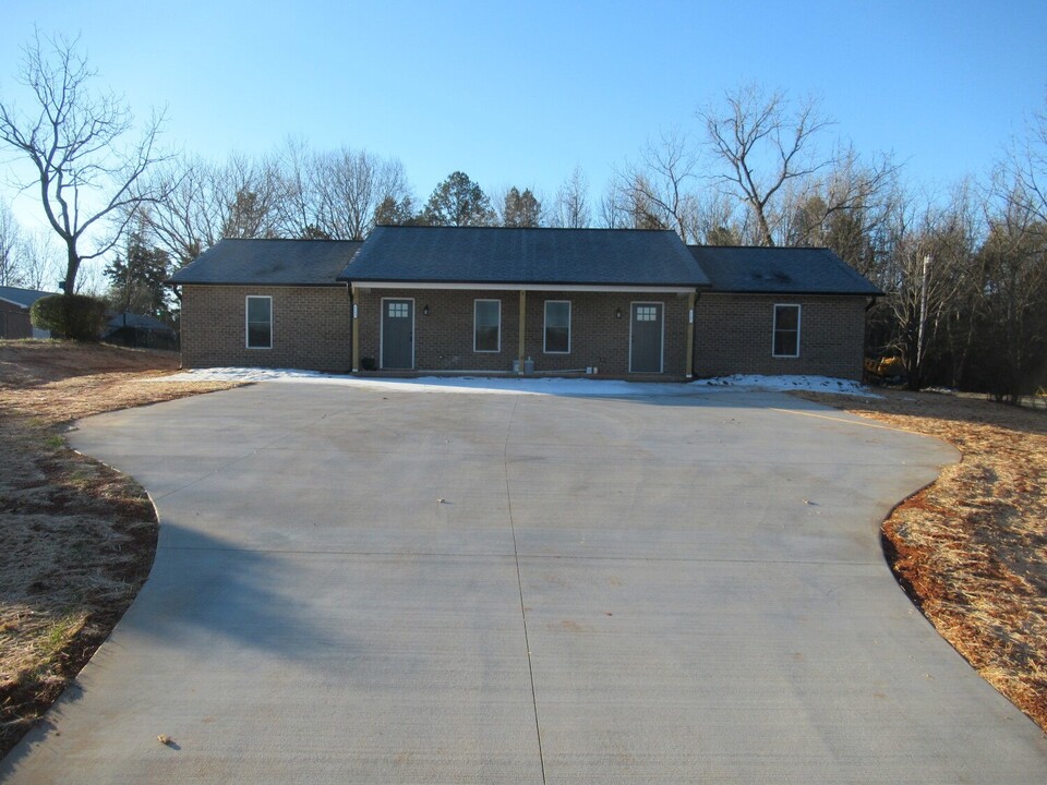 5509 Christopher Rd in Iron Station, NC - Building Photo