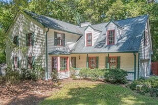 1610 Branch Valley Dr in Roswell, GA - Building Photo