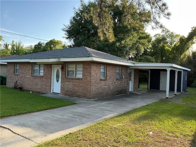 3159 Dee St in Slidell, LA - Foto de edificio - Building Photo
