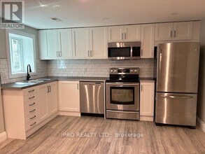 92 Brookland Dr in Brampton, ON - Building Photo - Building Photo