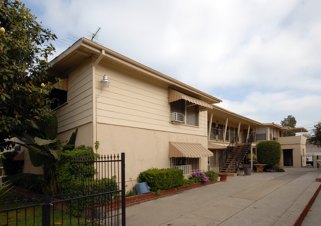 11925 Vanowen St in North Hollywood, CA - Building Photo