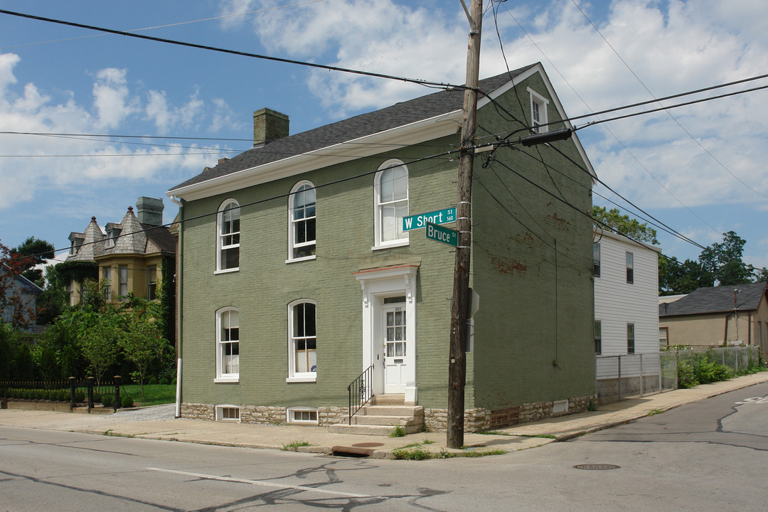 563 W Short St in Lexington, KY - Building Photo