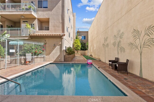 10626 Valley Spring Ln in Los Angeles, CA - Building Photo - Building Photo