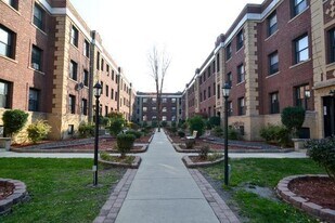 830 W Waveland Ave in Chicago, IL - Building Photo