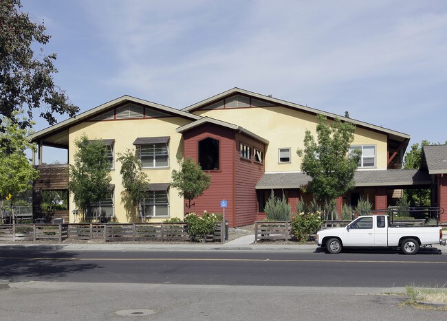 Laurel Gardens in Fairfield, CA - Building Photo - Building Photo